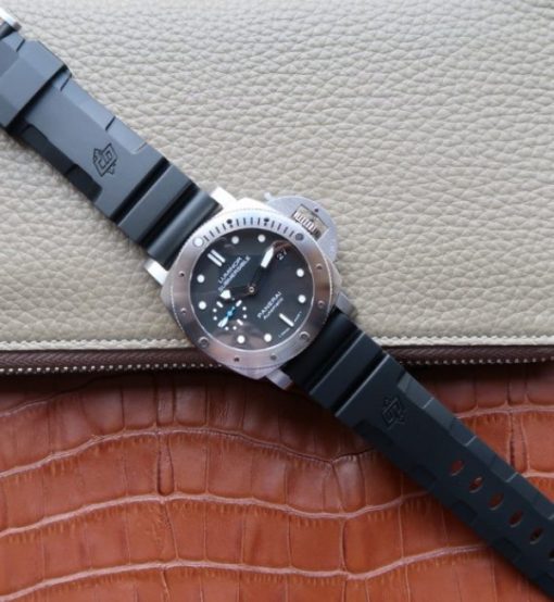 Replica Panerai XF Luminor Submersible PAM682 Rubber Strap P.9010 - Image 9