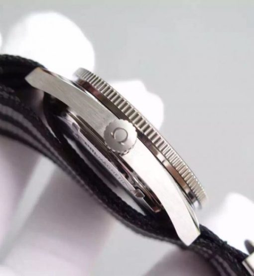 Replica Omega XF Seamster 300 Spectre Limited Edition Big Octopus Nylon Strap A8400 - Image 4