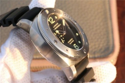 Replica Panerai PAM571 Titanium XF Black Dial Black Rubber Strap P9000 - Image 4